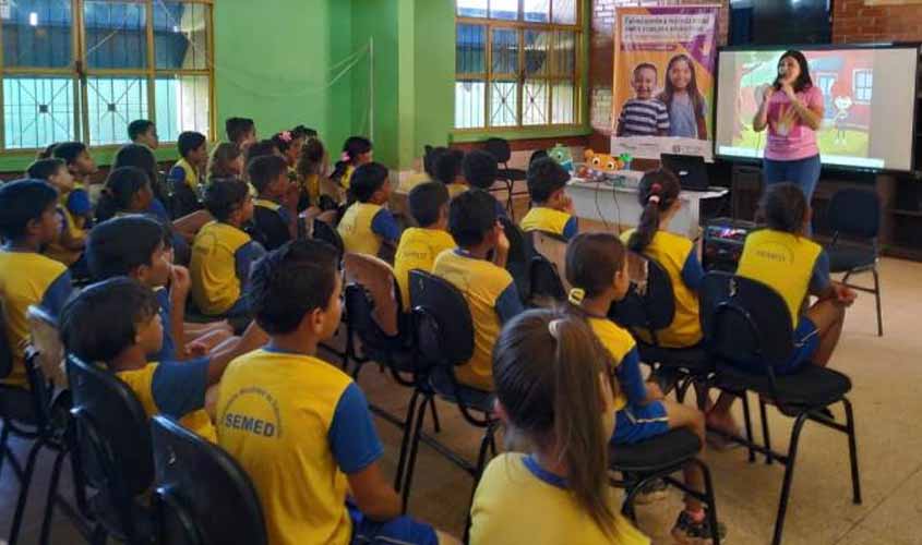 Público infantil de escolas recebe orientação sobre autoproteção contra violência sexual