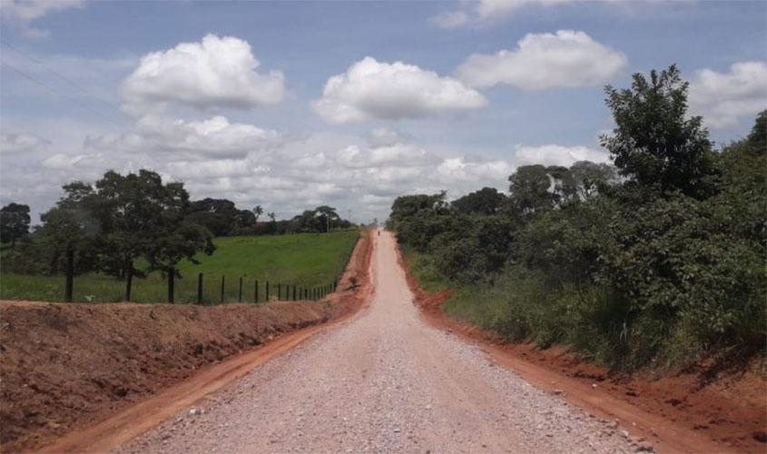 Serviço de manutenção em 33 quilômetros da RO-135 é concluído na região 