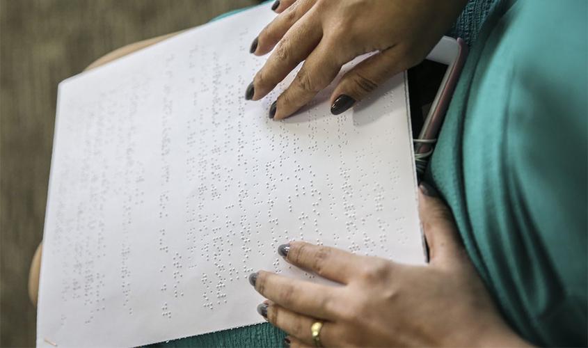 Pessoas com deficiência visual terão leitura em tela na prova do Enem