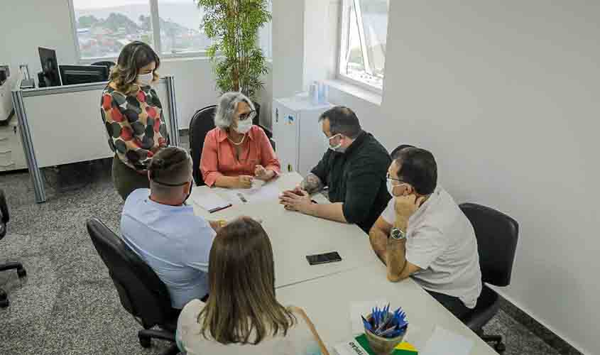 Emendas do presidente Alex Redano para Ariquemes são discutidas com secretários e técnicos da prefeitura