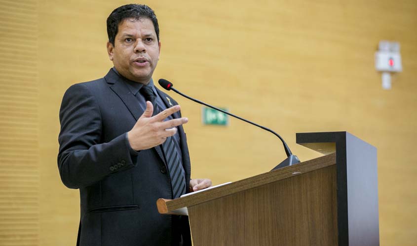 Jair Montes questiona o serviço público federal ofertado à população