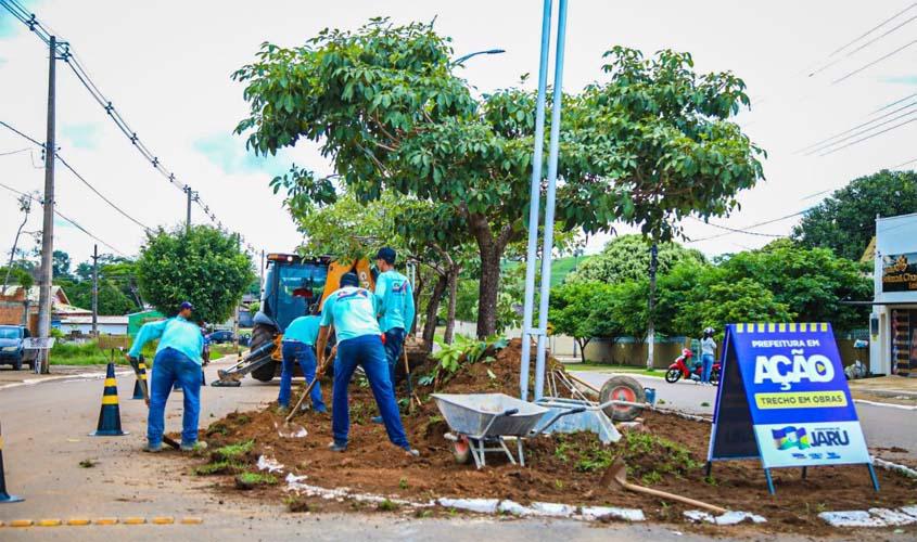 Obras de revitalização da Avenida Dom Pedro I, em Jaru, estão a todo vapor