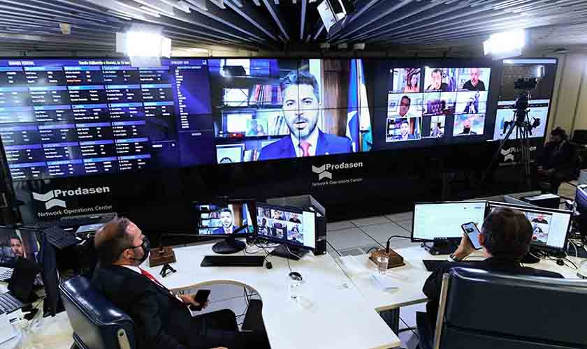 Senado aprova MP que desestatiza Eletrobras; texto volta para Câmara  