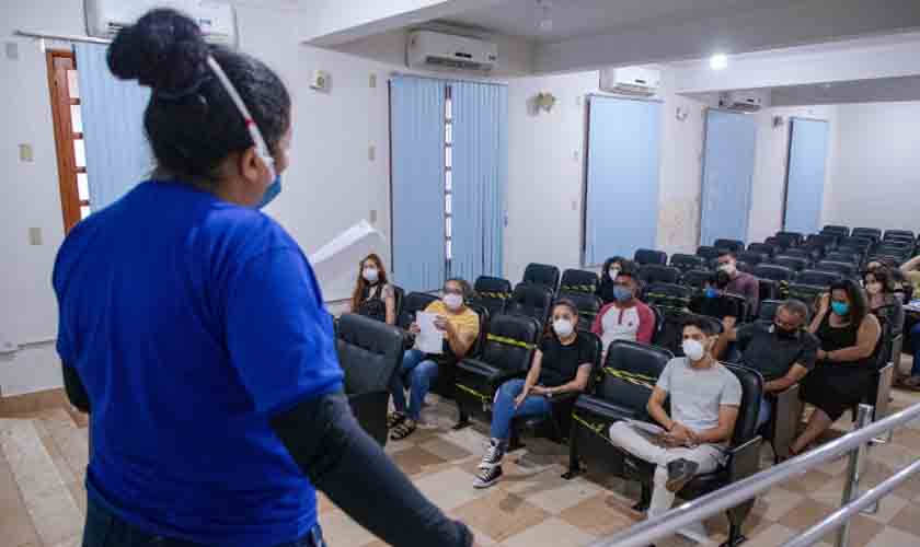 Recenseadores são capacitados para levantamento da população em situação de rua