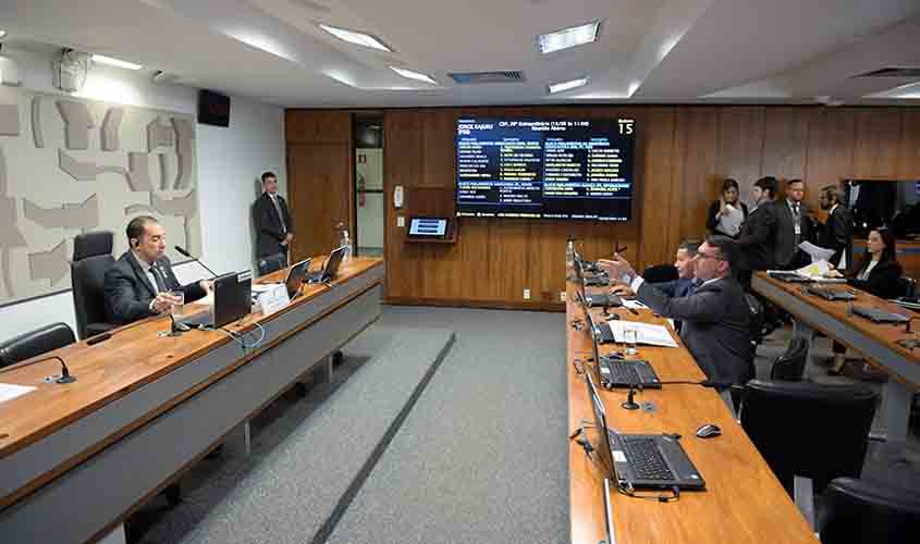 Comissão aprova proibição de visitas íntimas acompanhadas de criança  