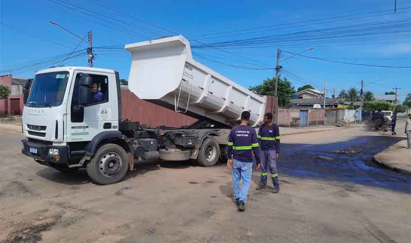 Prefeitura recupera vias de acesso aos bairros