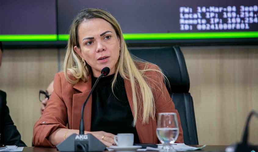 Deputada Cláudia de Jesus reforça mobilização por valorização dos servidores da saúde em reunião da Comissão