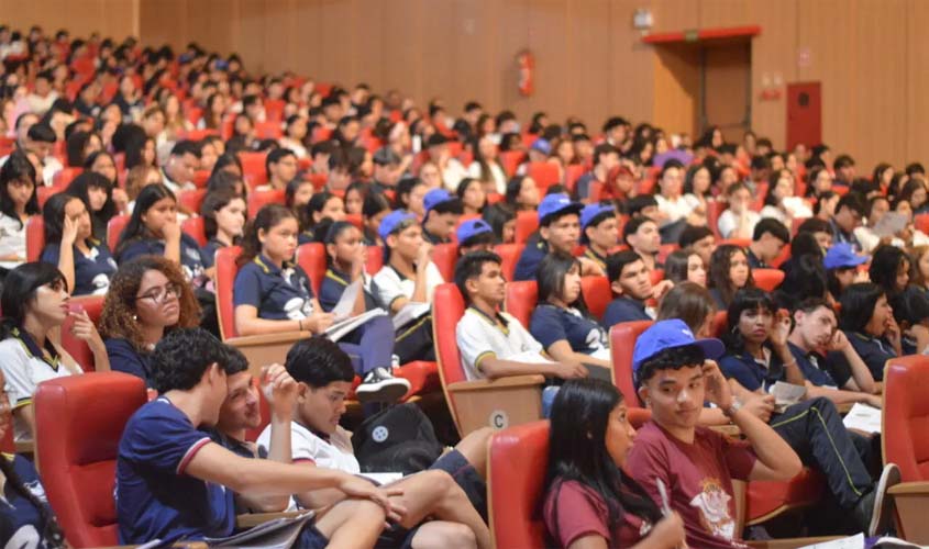 Aulão reúne mil estudantes para o Enem 2026