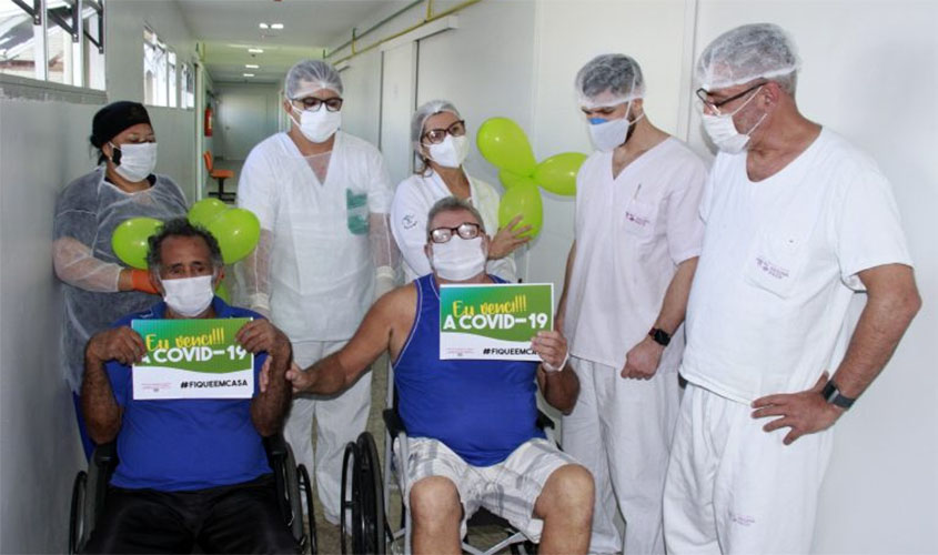 Hospital de Campanha vibra com a saída de mais dois pacientes que viveram momentos difíceis e venceram a luta contra a Covid-19