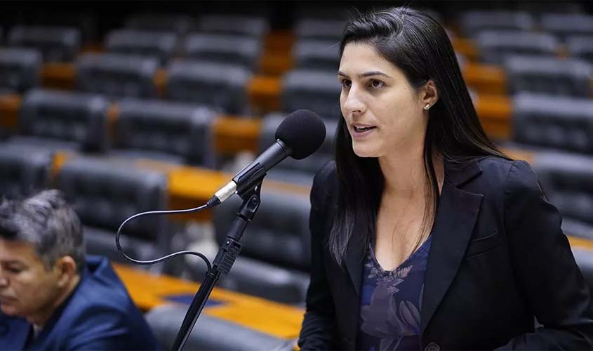 Justiça condena deputada bolsonarista por associar comunidade LGBTQUIA+ a pedofilia