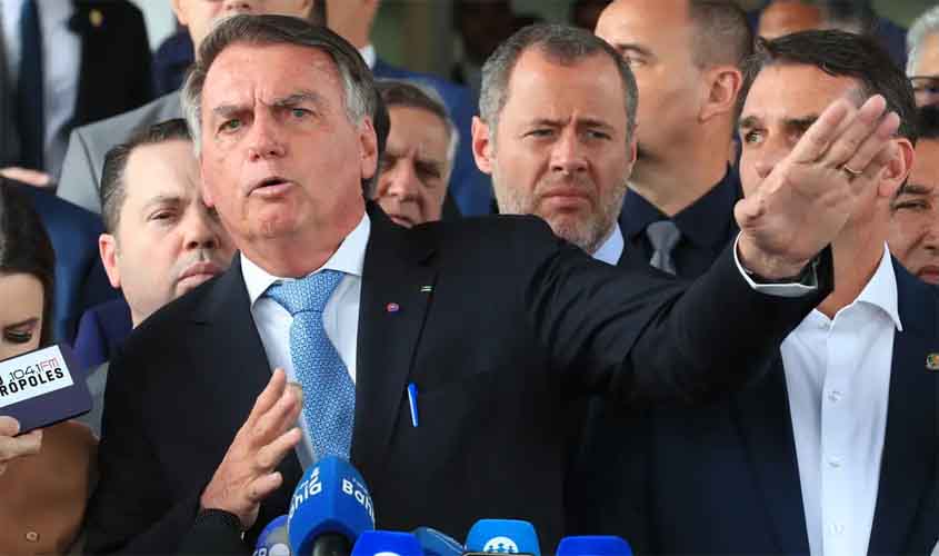 Oposição classifica de arbitrárias medidas cautelares contra Bolsonaro