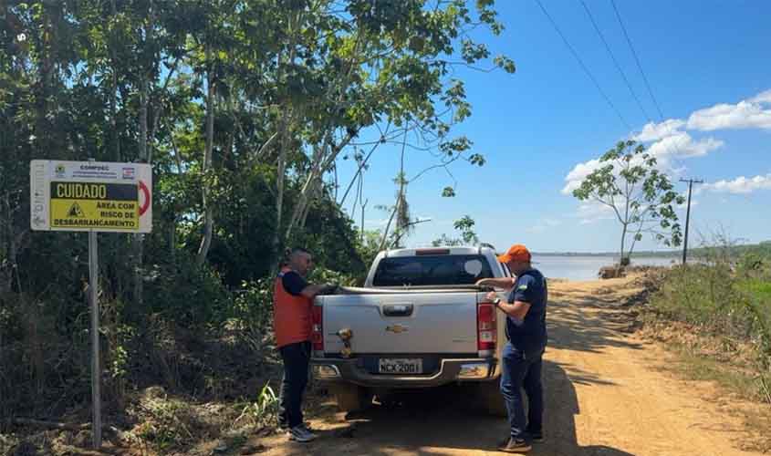 Prefeitura sinaliza áreas de risco para evitar acidentes com desbarrancamento de barrancos nas regiões ribeirinhas