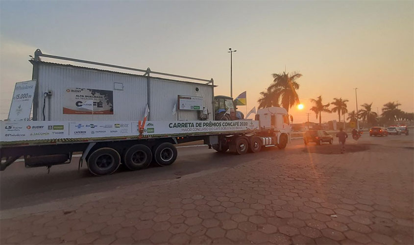 Carreta de prêmios chama a atenção para o 5º Concafé ao percorrer municípios de Rondônia