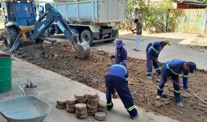 Prefeitura recupera ruas com blocos no bairro Dom Bosco