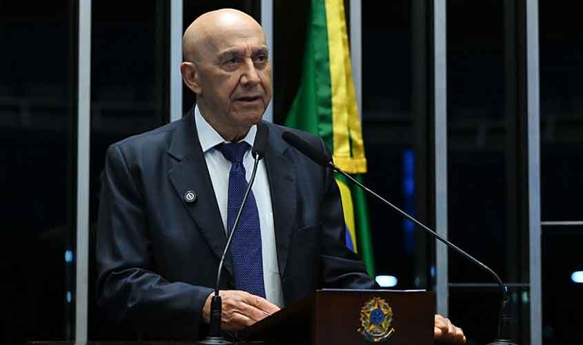 Confúcio Moura defende combate ao cigarro eletrônico