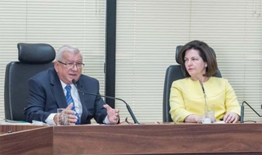 Alcides Martins toma posse como procurador-geral da República