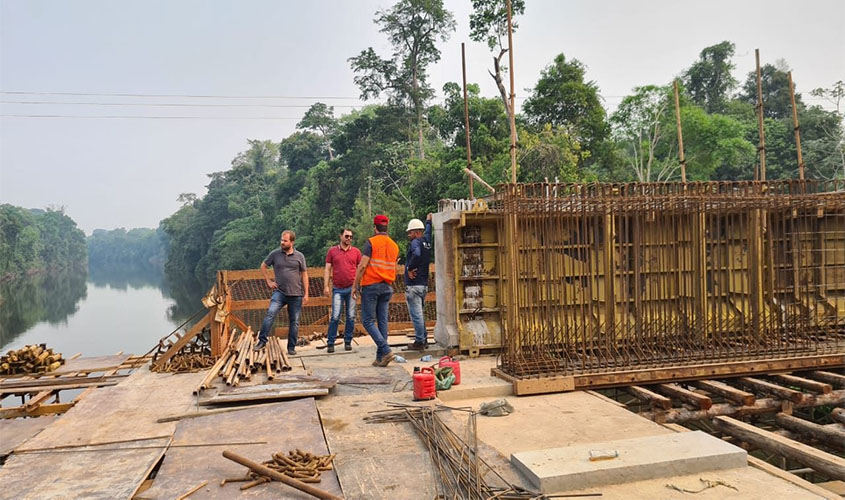 Obras da ponte sobre o rio Jacy-Paraná seguem em ritmo acelerado