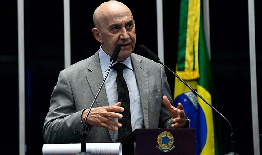 Confúcio Moura aponta alguns motivos que impedem o crescimento do país  