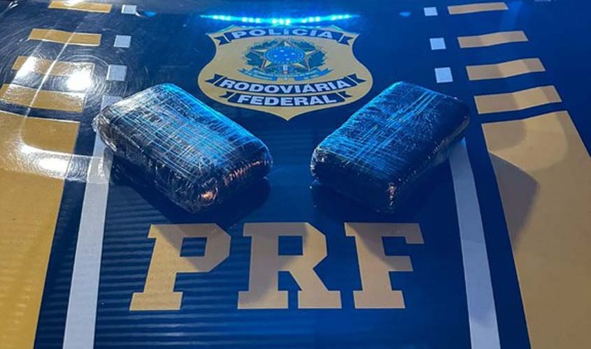 Em Guajará-Mirim/RO, PRF aprende droga ilícita em ônibus