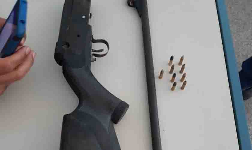 PMRO apreende arma e conduz indivíduo