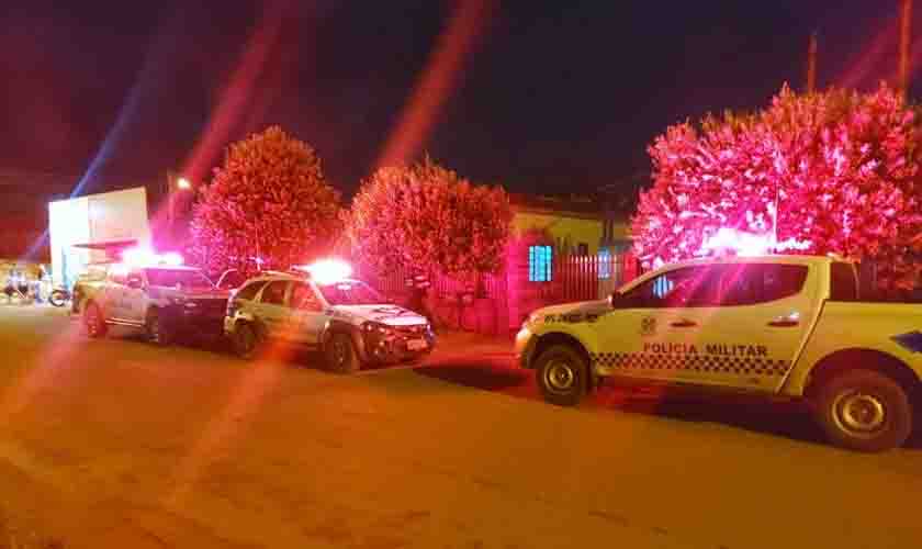 Vizinhos acionam PM ao verem mulher sendo espancada; vítima, no entanto, não quis denunciar o agressor