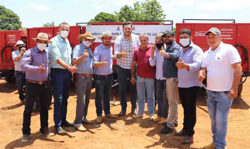 Deputado Laerte Gomes entrega equipamentos para AAPA em Alvorada do Oeste