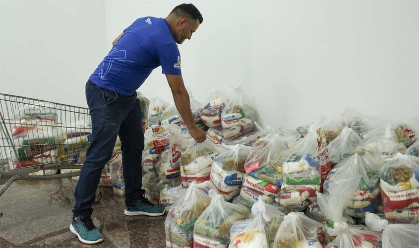 Corrida da Democracia arrecada 2 mil cestas básicas