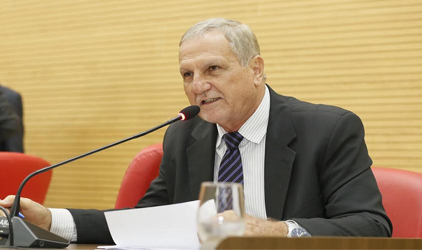 Follador enaltece Bolsonaro que anuncia a construção da BR-319