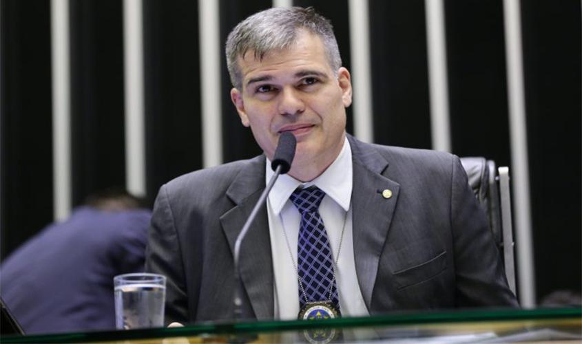 Aprovado projeto que permite prisão domiciliar para mulher presa que amamenta