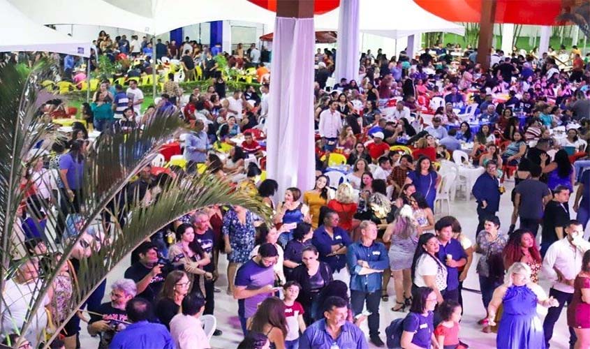 Festa dos Trabalhadores em Educação e Reinauguração da Sede Social reúne milhares de pessoas