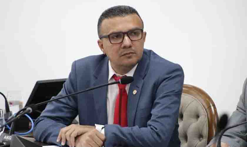 Presidente Alex Redano garante implantação de usina de energia solar em Clube de Mães em Jaru