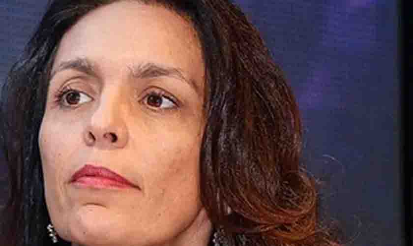 Mídia transmite ao vivo filiação do lanterninha e ignora viagem internacional do favorito