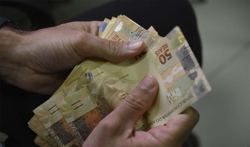 Beneficiários com NIS final 2 recebem hoje Auxílio Brasil 