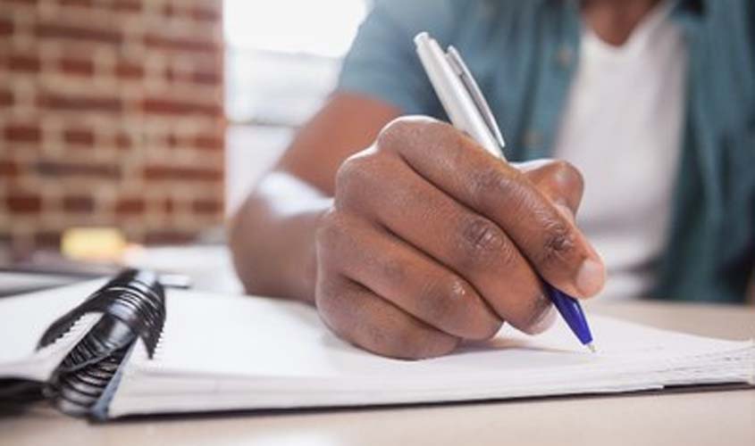 MPF defende exclusão de candidato com pós-doutorado em sistema de cotas sociais