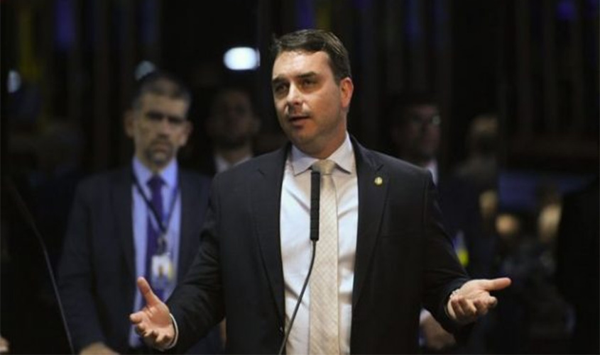 MP apreende celulares e documentos de parentes da ex-mulher de Bolsonaro 