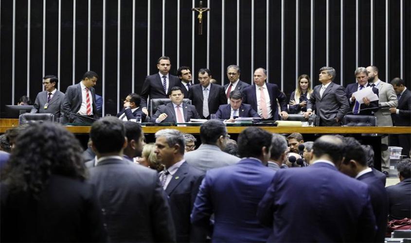 Congresso aprova Orçamento com fundo eleitoral de R$ 2 bilhões para 2020