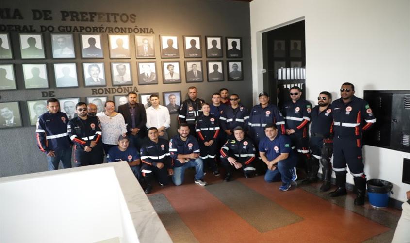 Servidores agradecem ao prefeito Hildon pelo aumento salarial