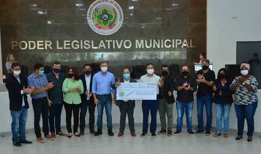 Câmara devolve mais de R$ 2 milhões para a Prefeitura em sessão especial