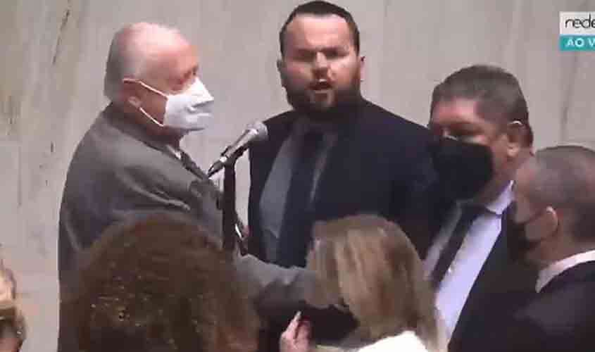 Deputado bolsonarista defende Fernando Cury, que assediou Isa Penna (vídeo)