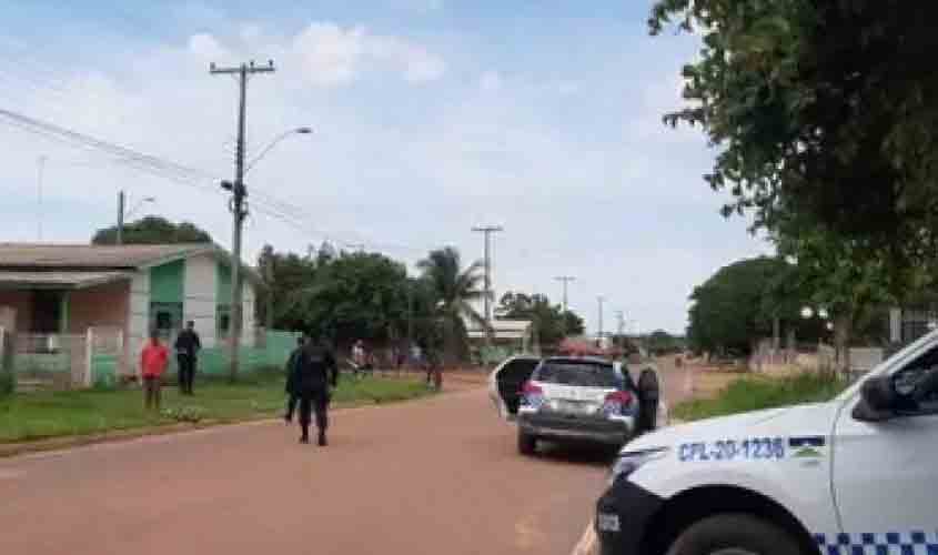 Colega encontra corpo de homem de 33 anos crivado de balas e atirado em vala 