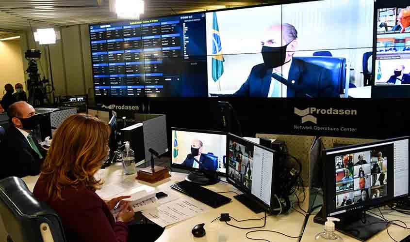 Brasil 'não fez dever de casa' ao tratar da pandemia, aponta debate temático  