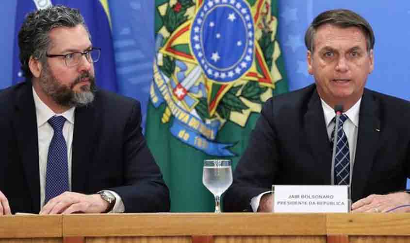 Bolsonaro num dilema: mudar ou não a desastrosa política externa