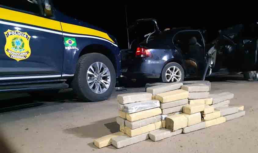 PRF apreende aproximadamente 64 Kg de maconha