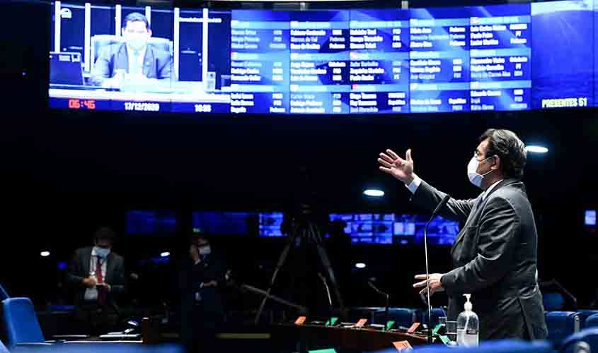 Senadores destacam atuação do Congresso e mostram esperança com vacina  