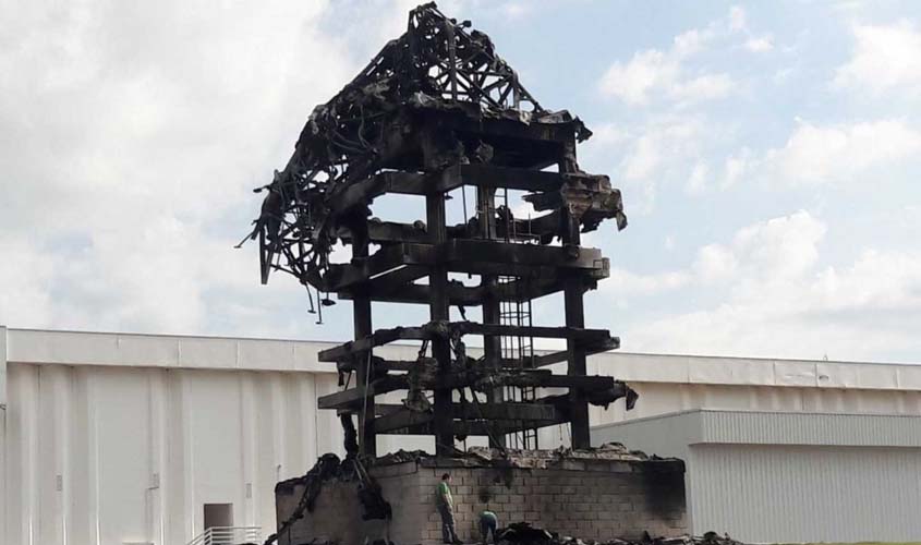 LUCIANO HANG VAI GASTAR 1 MILHÃO E MEIO DA HAVAN PARA RECONSTRUIR A ESTÁTUA DA LIBERDADE INCENDIADA