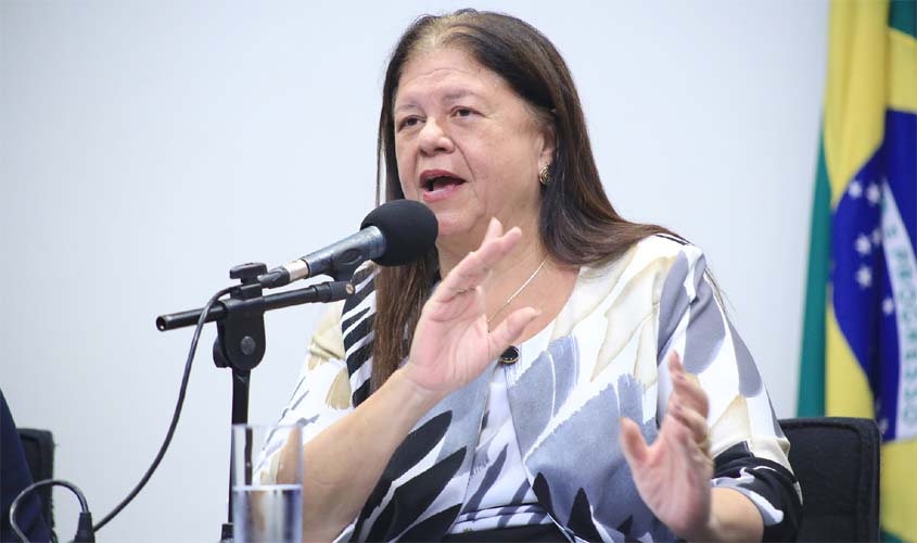 Comissão aprova piso de R$ 5,5 mil para assistentes sociais