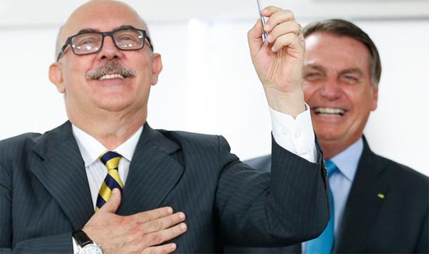 Ministro da Educação usa avião da FAB para voar 160 quilômetros sozinho e ir para casa