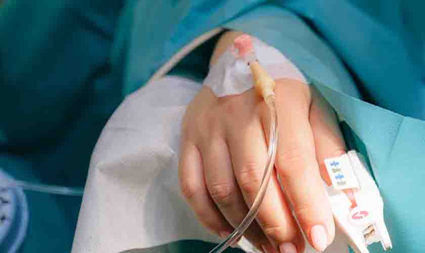 Internação em UTI de pacientes covid cresce 18 p.p após festas de final de ano, revelam dados da Anahp