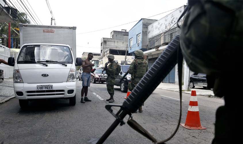 Policial militar de folga e mais duas pessoas são mortas em tiroteio no Rio
