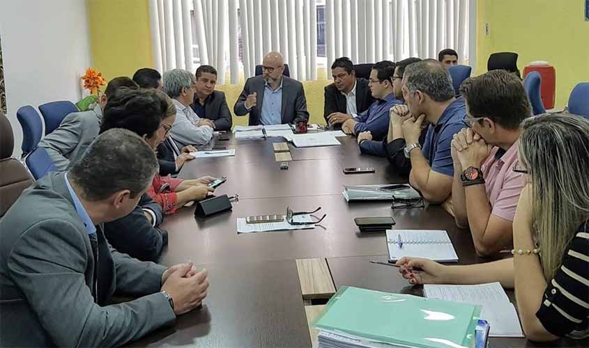 Aleks Palitot alerta para cumprimento de calendário escolar na Zona Rural